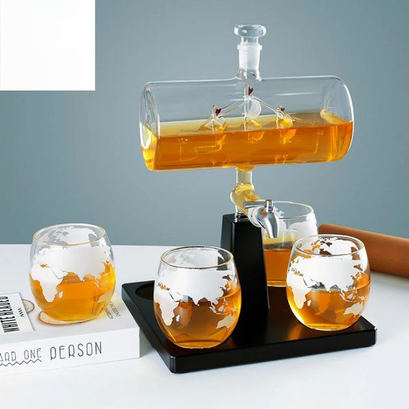 Whiskey Decanter With Antique  - Decanter Globe Set 评论和价格