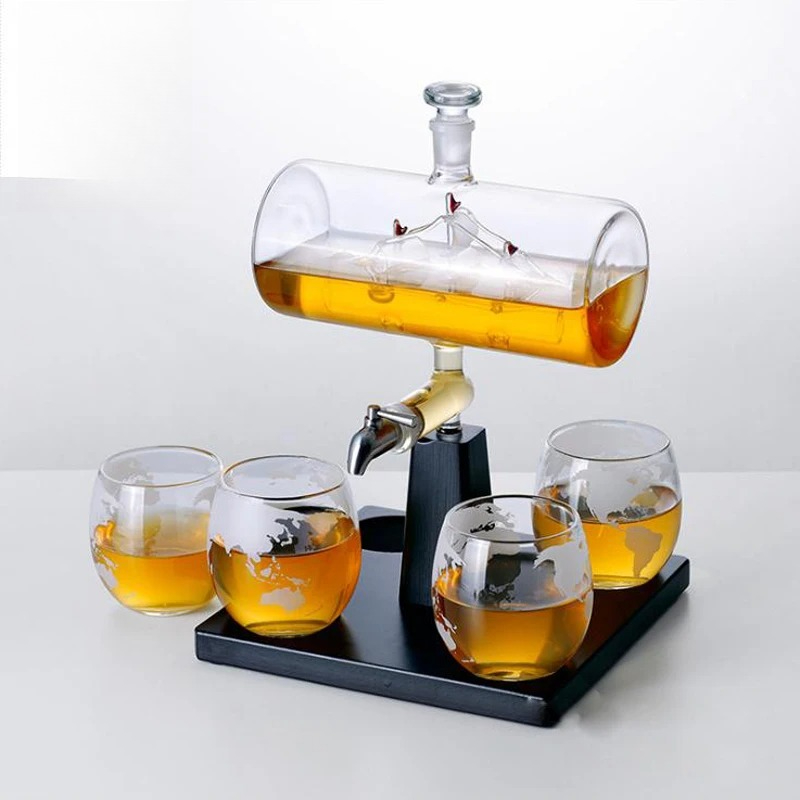 Whiskey Decanter With Antique  - Decanter Globe Set 评论和价格